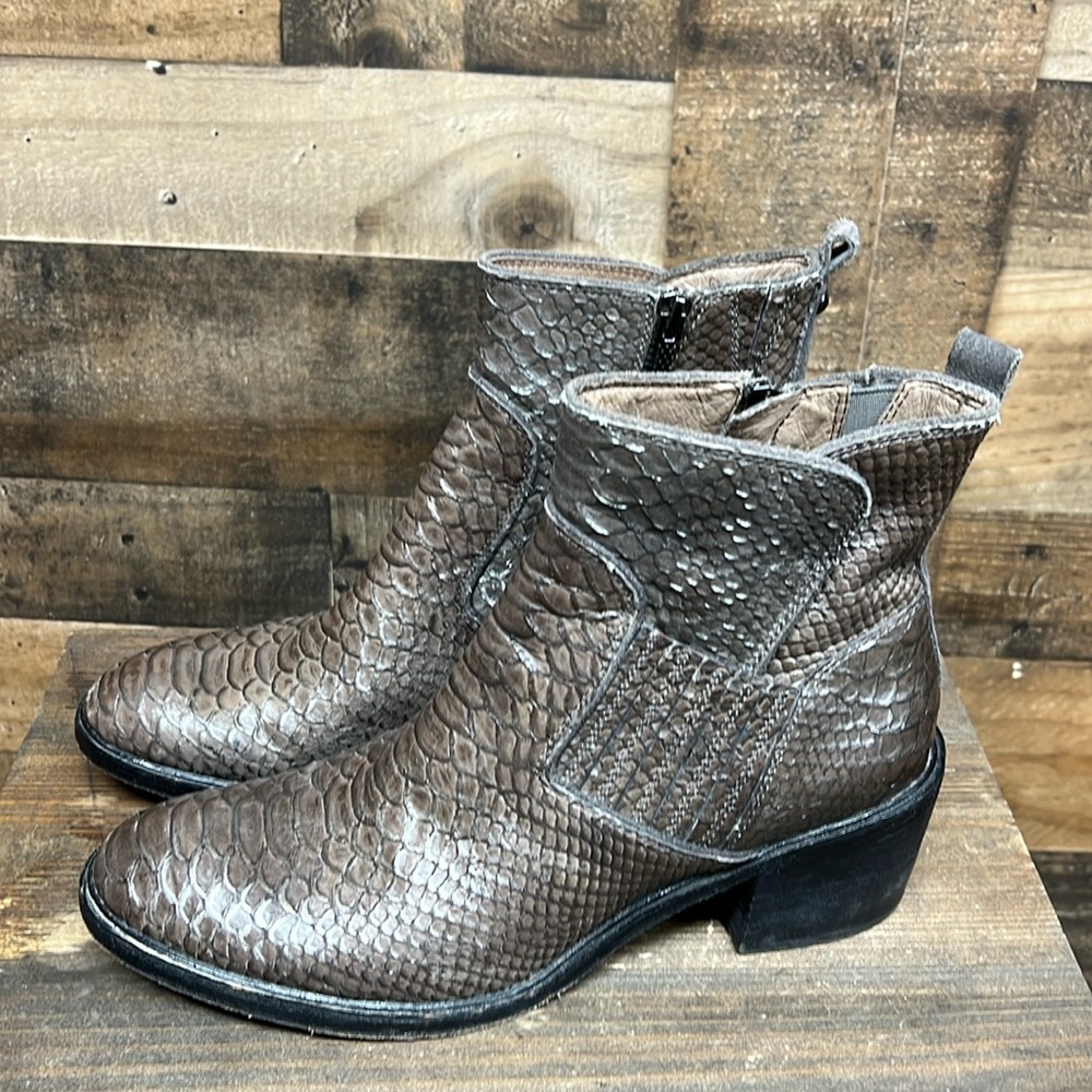 Donald‎ Pliner ERRYN Cloud Boot Women's US 9.5 Side Zip Snakeskin Metallic